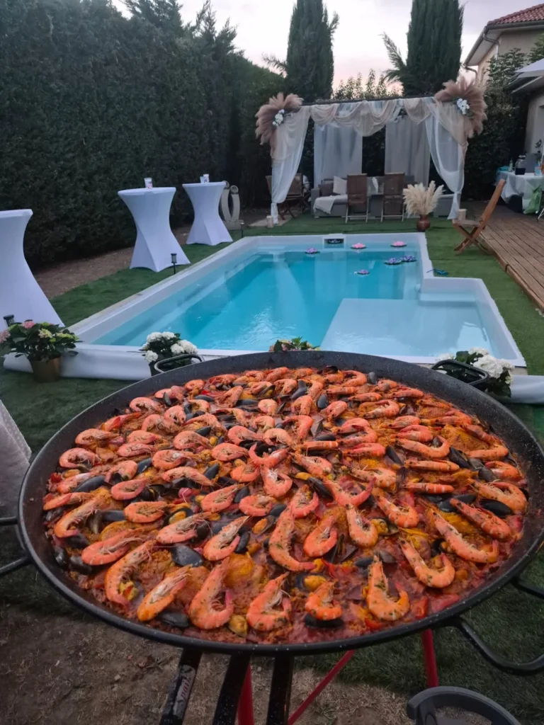 paella devant piscine 1